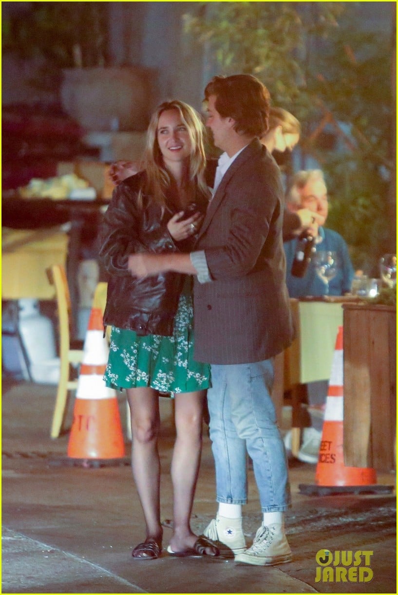 cole sprouse ari fournier pack on pda dinner date 19