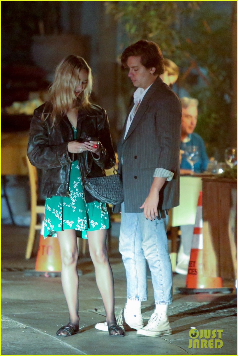 cole sprouse ari fournier pack on pda dinner date 32