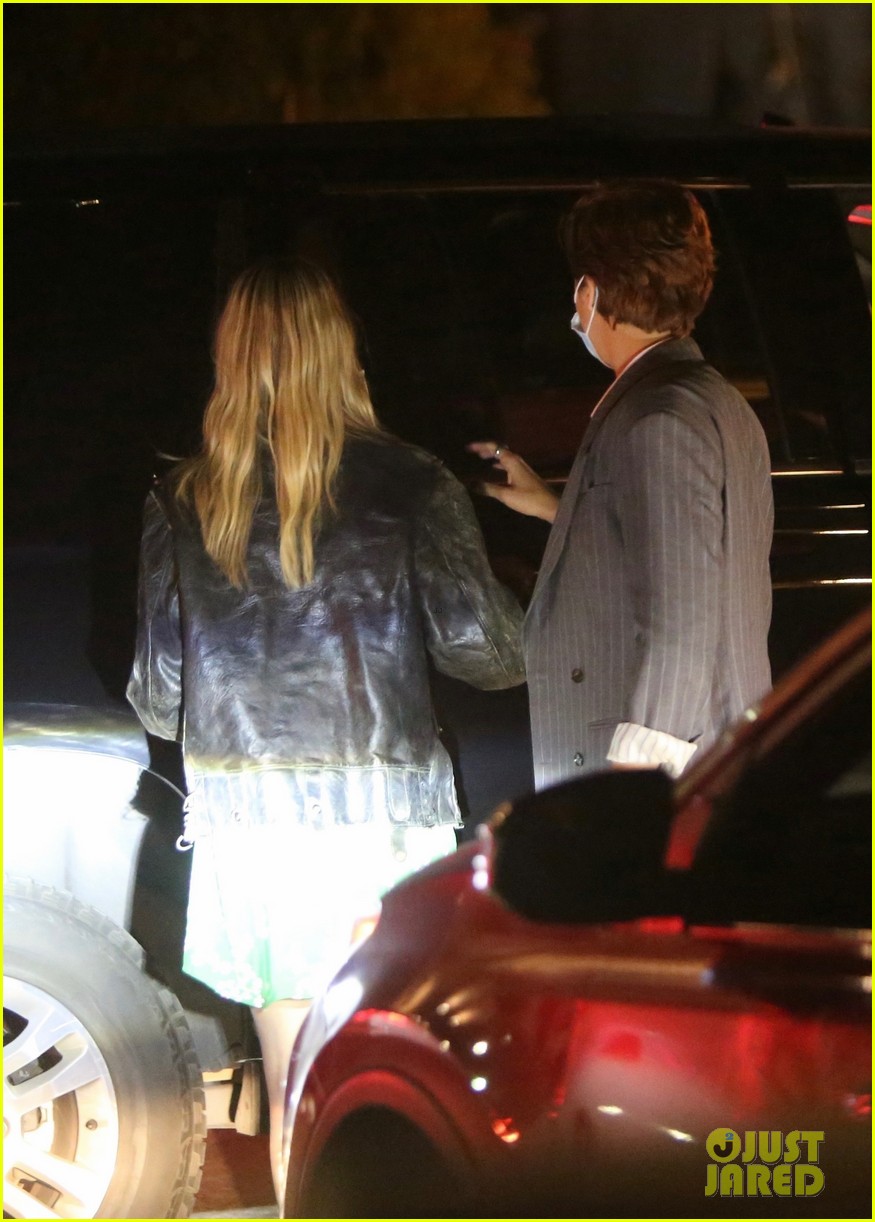cole sprouse ari fournier pack on pda dinner date 33
