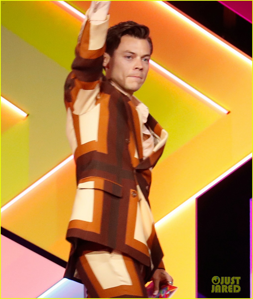 Harry Styles Dedicates His Win to Frontline Workers at Brit Awards 2021