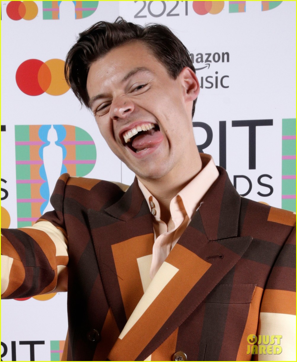 Harry Styles Dedicates His Win to Frontline Workers at Brit Awards 2021