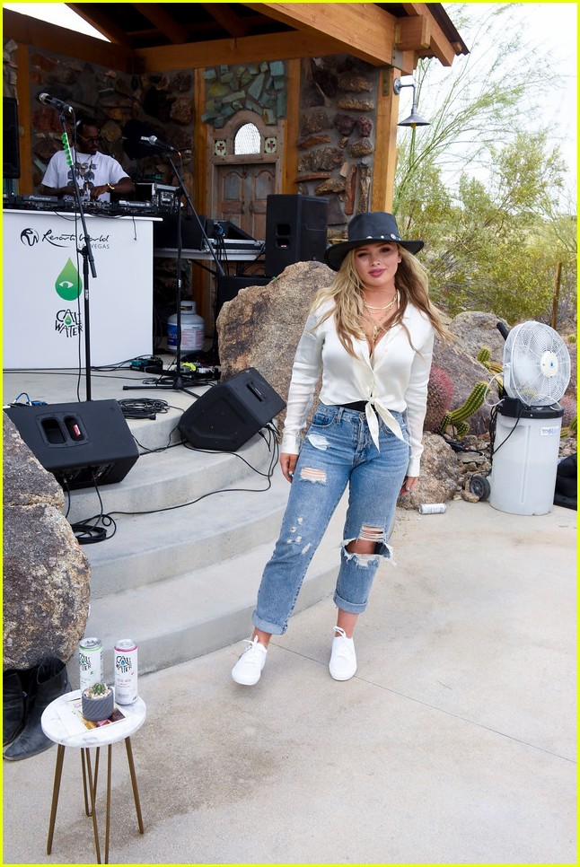 Full Sized Photo of vanessa hudgens rocks 3 looks while hosting