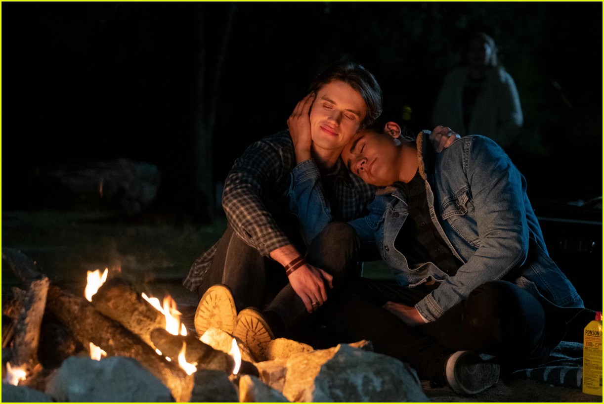 love victor debuts season two trailer watch now 04