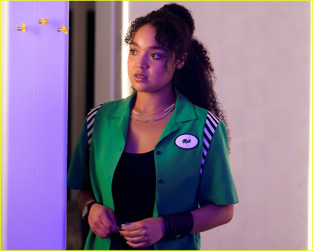 the bold type adds a nod to melora hardins past tv work into tonights episode 01