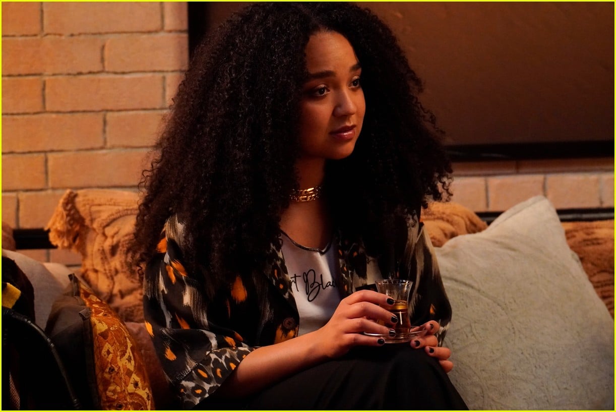 the bold type adds a nod to melora hardins past tv work into tonights episode 13