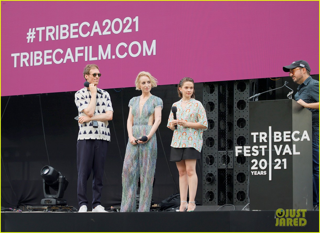 cailee spaeny premieres how it ends at tribeca film festival after new trailer drops 05
