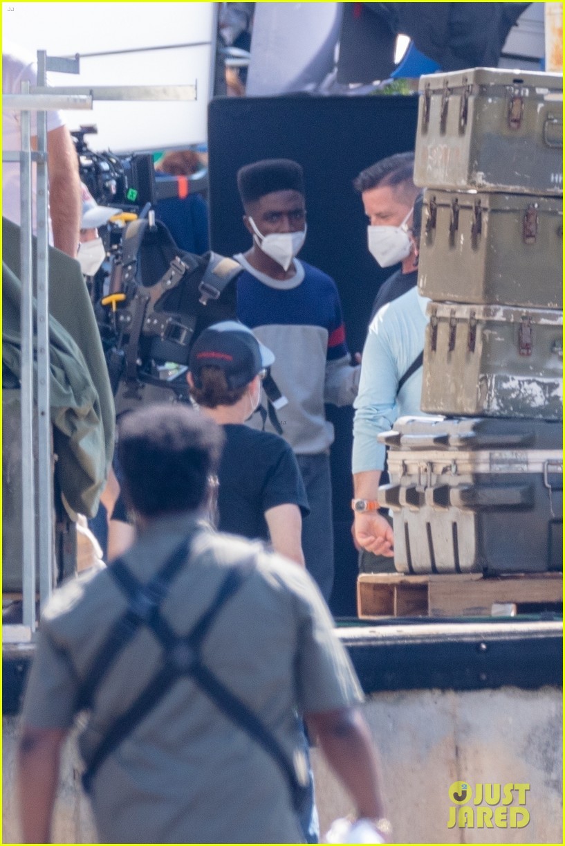 cast of stranger things goes to war 15