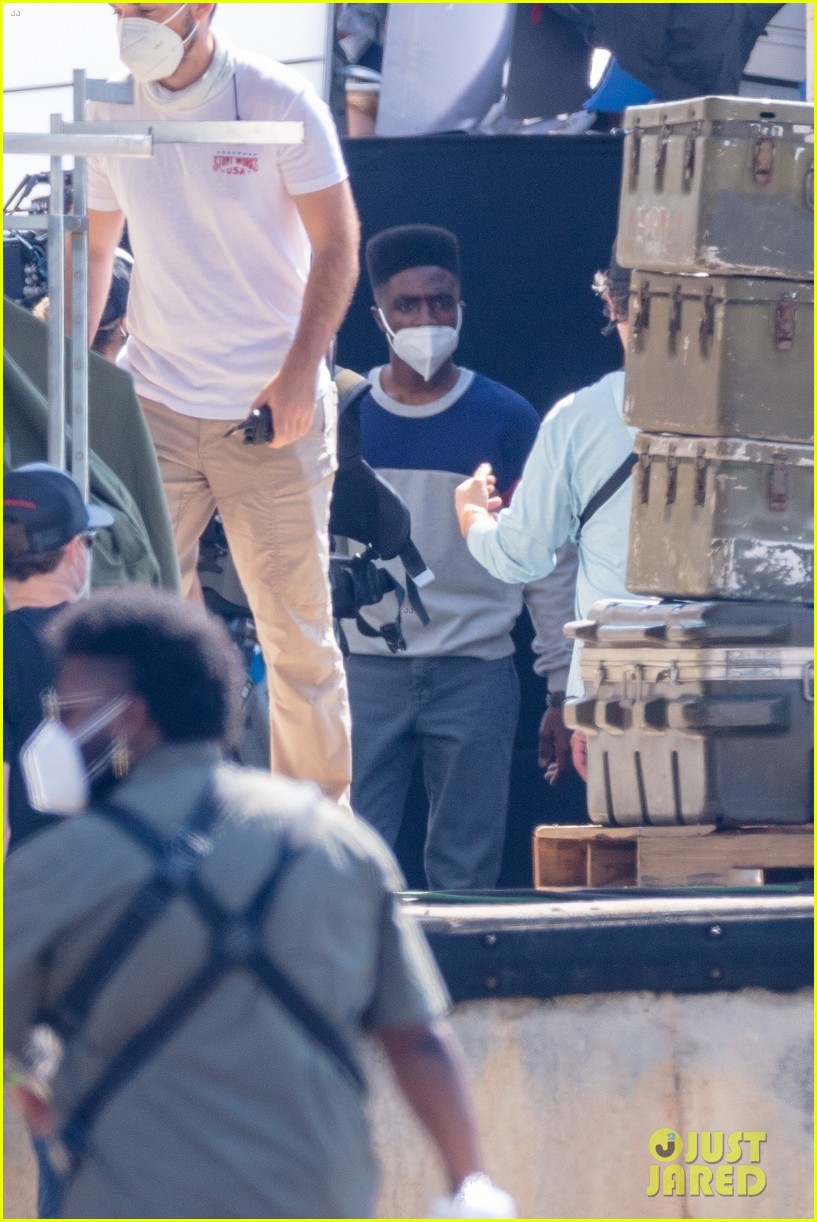 cast of stranger things goes to war 36