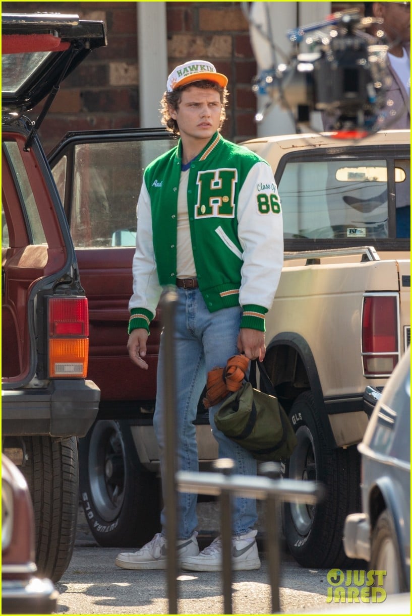 cast of stranger things goes to war 57