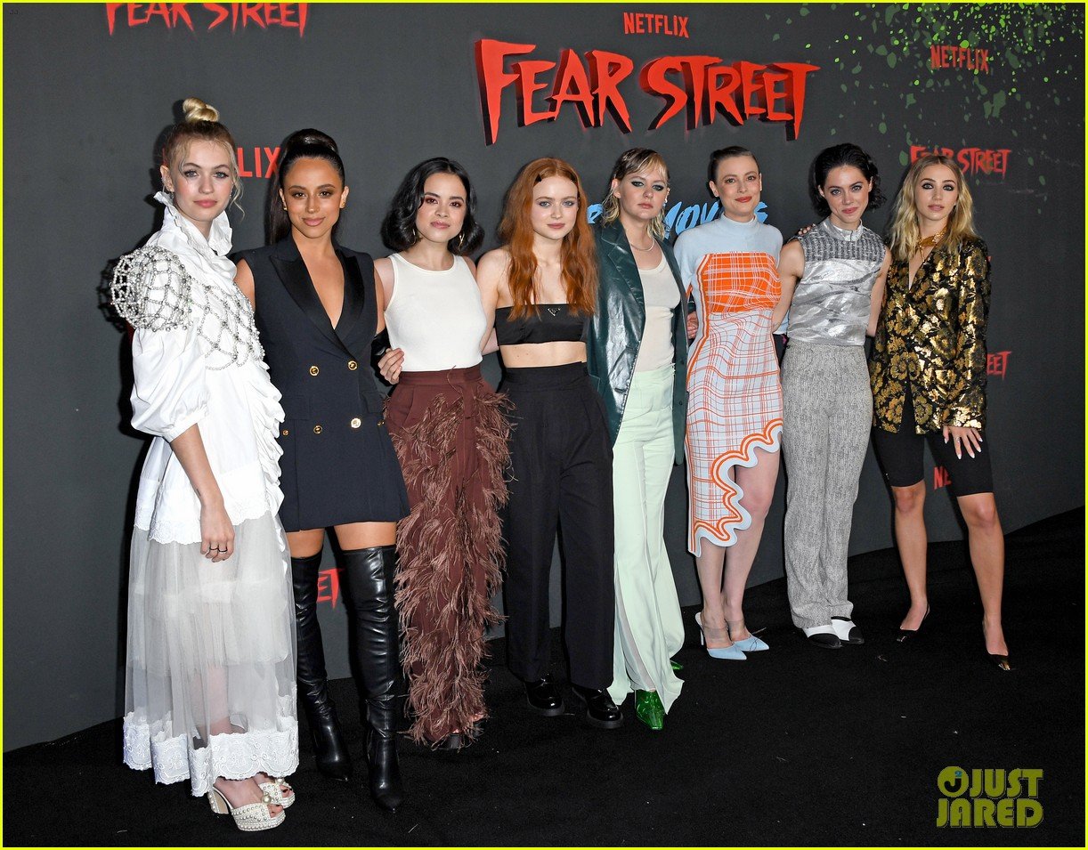 Full Sized Photo of sadie sink kiana madeira olivia scott welch