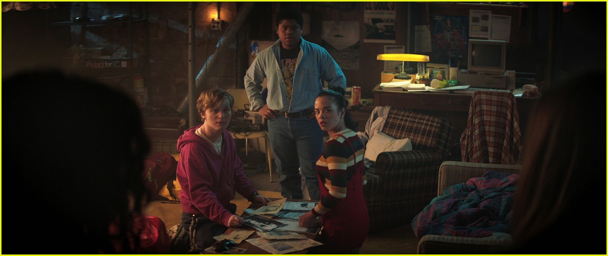 Full Sized Photo Of Netflix Debuts Fear Street Film Trilogy Trailer 05 Sadie Sink And Many More 7229