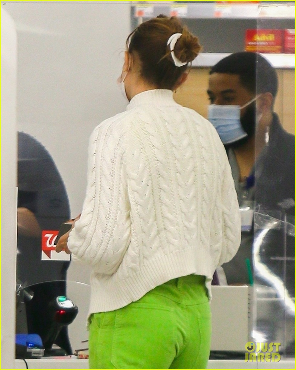 Gigi Hadid Wears Chic Green Outfit for Her Vaccine Appointment | Photo