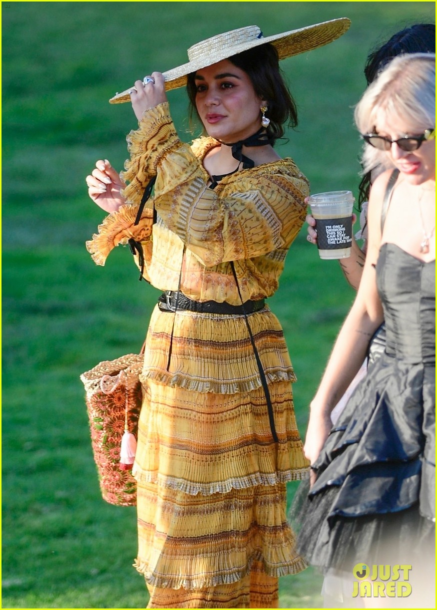 vanessa hudgens gg magree costume party in the park 20