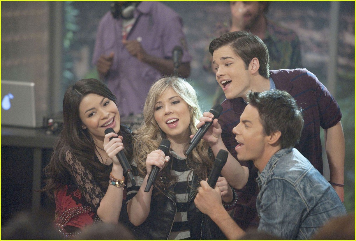 Full Sized Photo of carly freddie reveal where sam is in icarly reboot ...