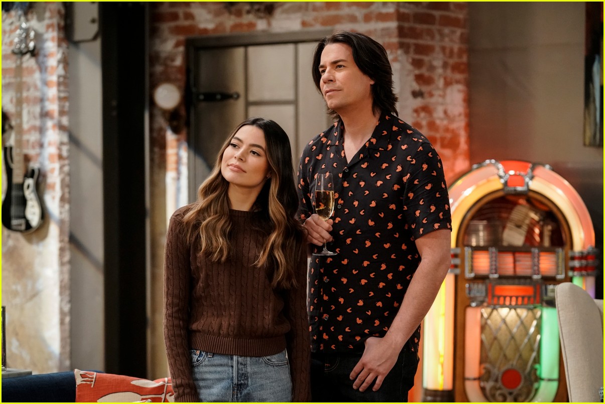 what time does icarly premiere on paramount plus 03