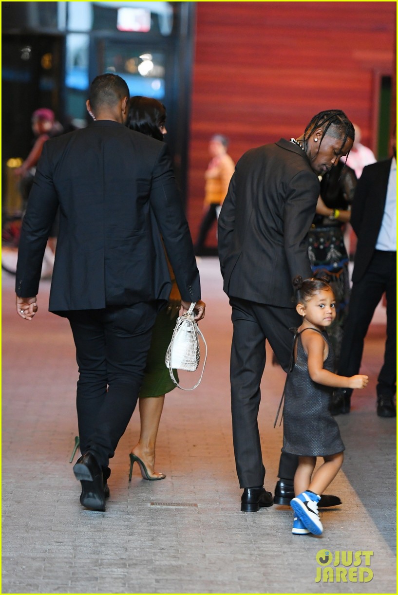 kylie jenner travis scott red carpet with stormi 18