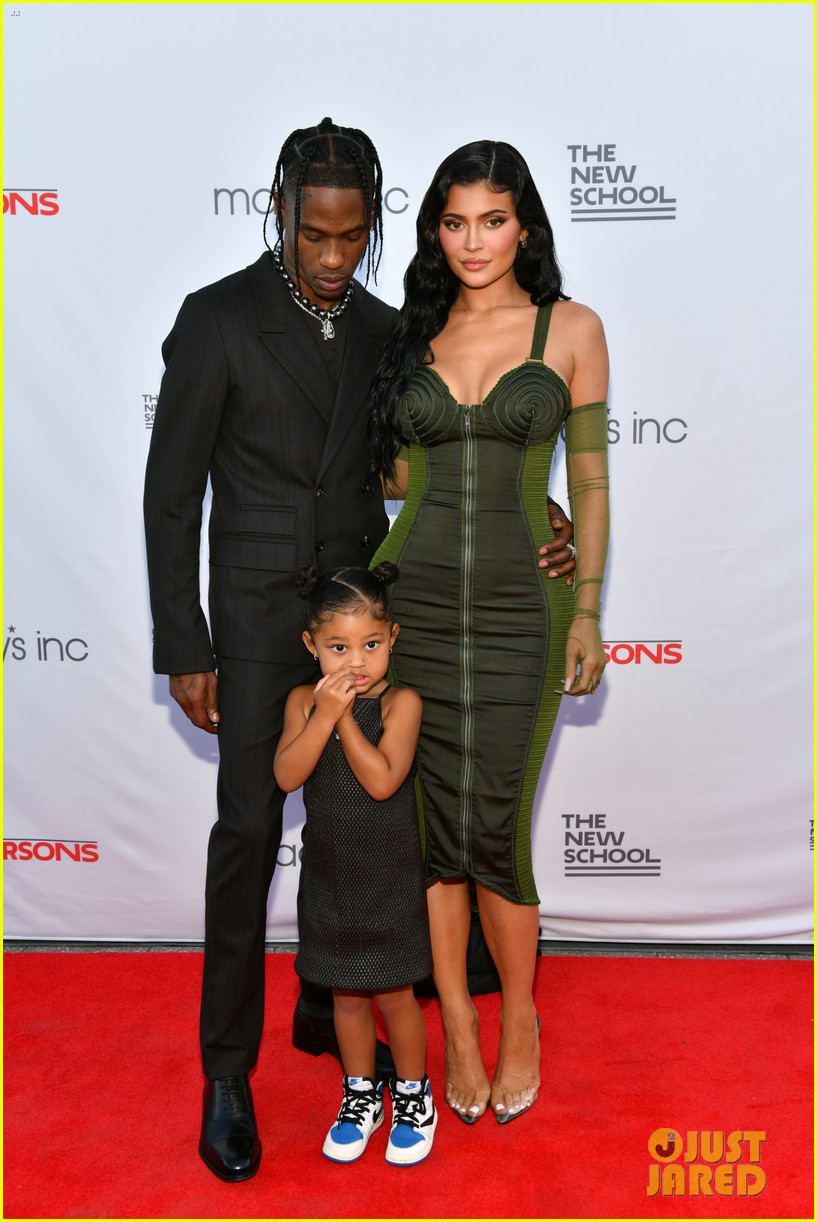 kylie jenner travis scott red carpet with stormi 24