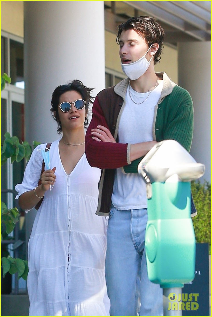 camila cabello shawn mendes pick up dinner to go weho 07
