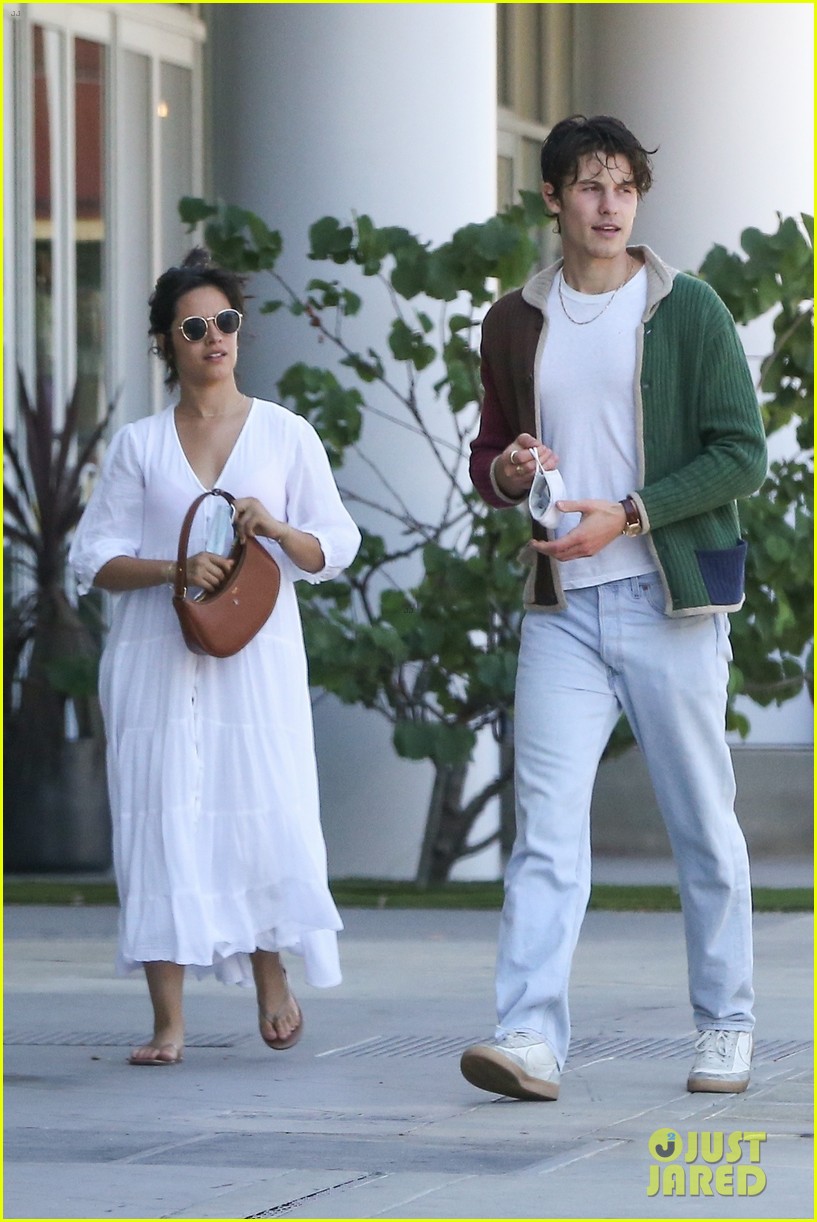 camila cabello shawn mendes pick up dinner to go weho 08