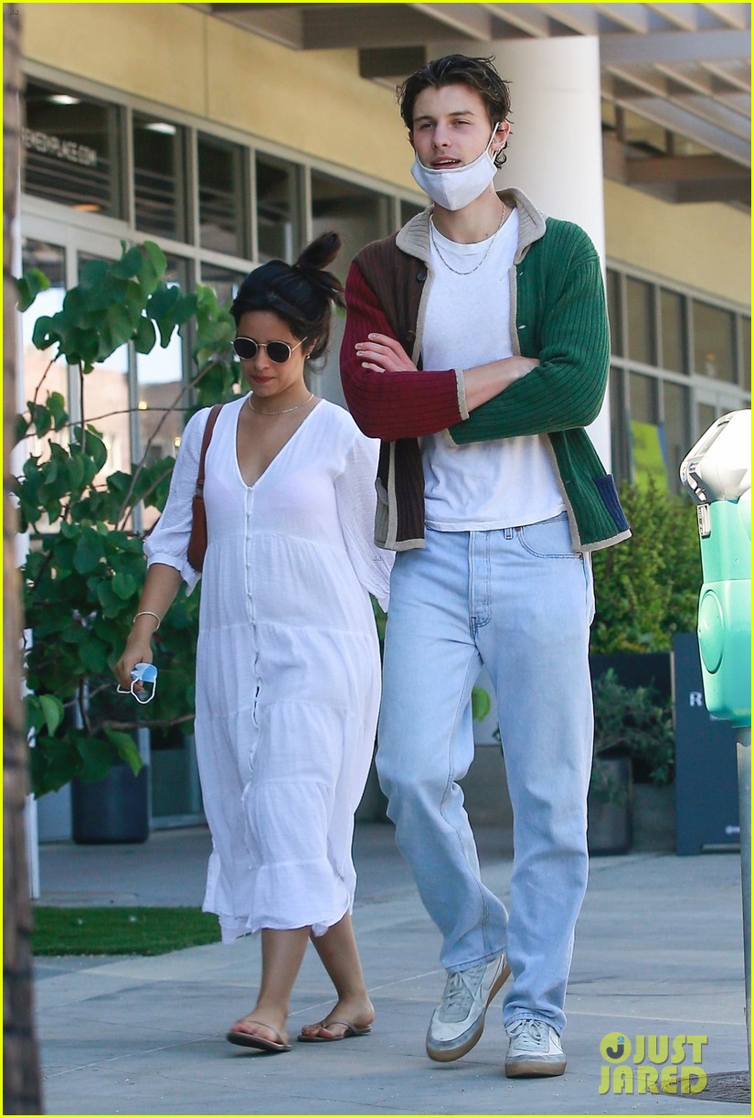camila cabello shawn mendes pick up dinner to go weho 12