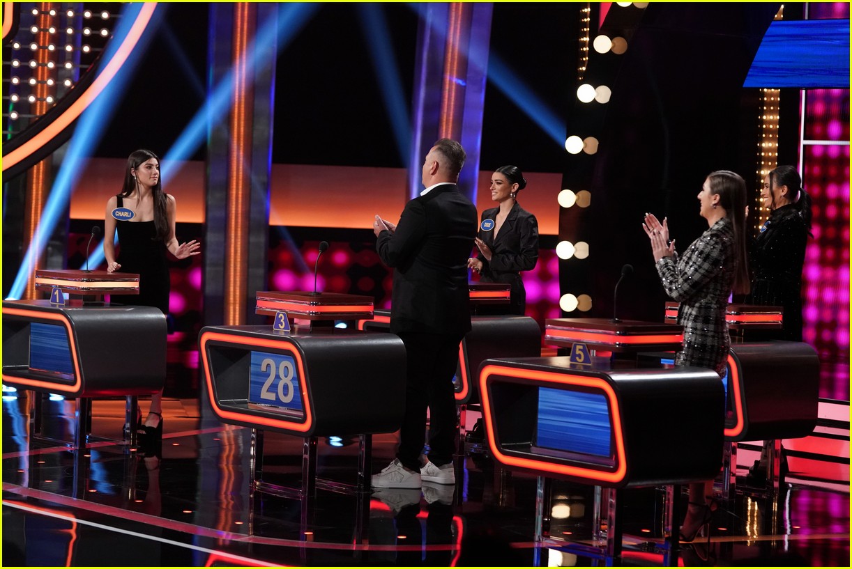 Celebrity Family Feud Charli D'amelio Full Episode JoJo Siwa & Charli D'Amelio Face Off On 'Celebrity Family Feud' - Watch