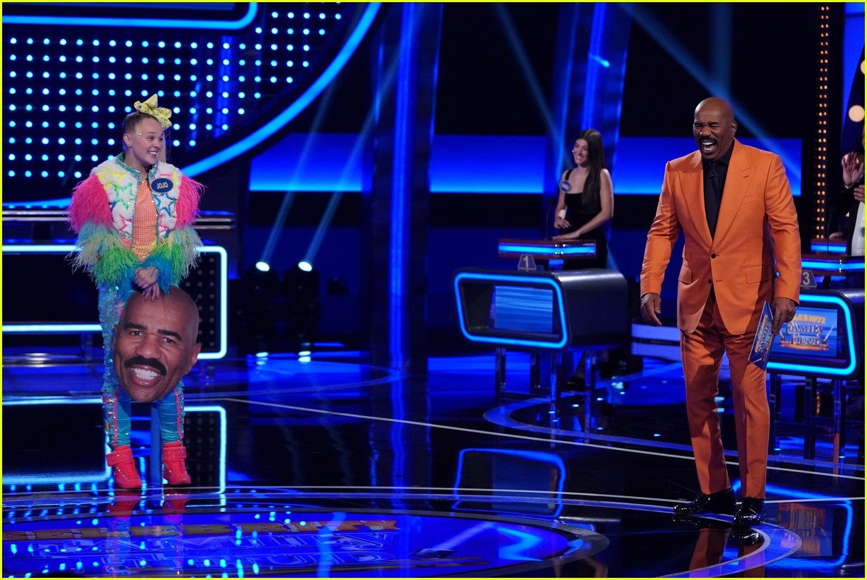 Charli D'amelio Vs Jojo Siwa Family Feud JoJo Siwa & Charli D'Amelio Face Off On 'Celebrity Family Feud' - Watch