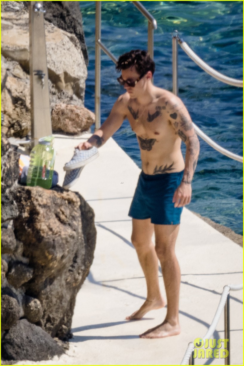 Shirtless Harry Styles Looks So Hot In These New Photos From Italy Photo Photo