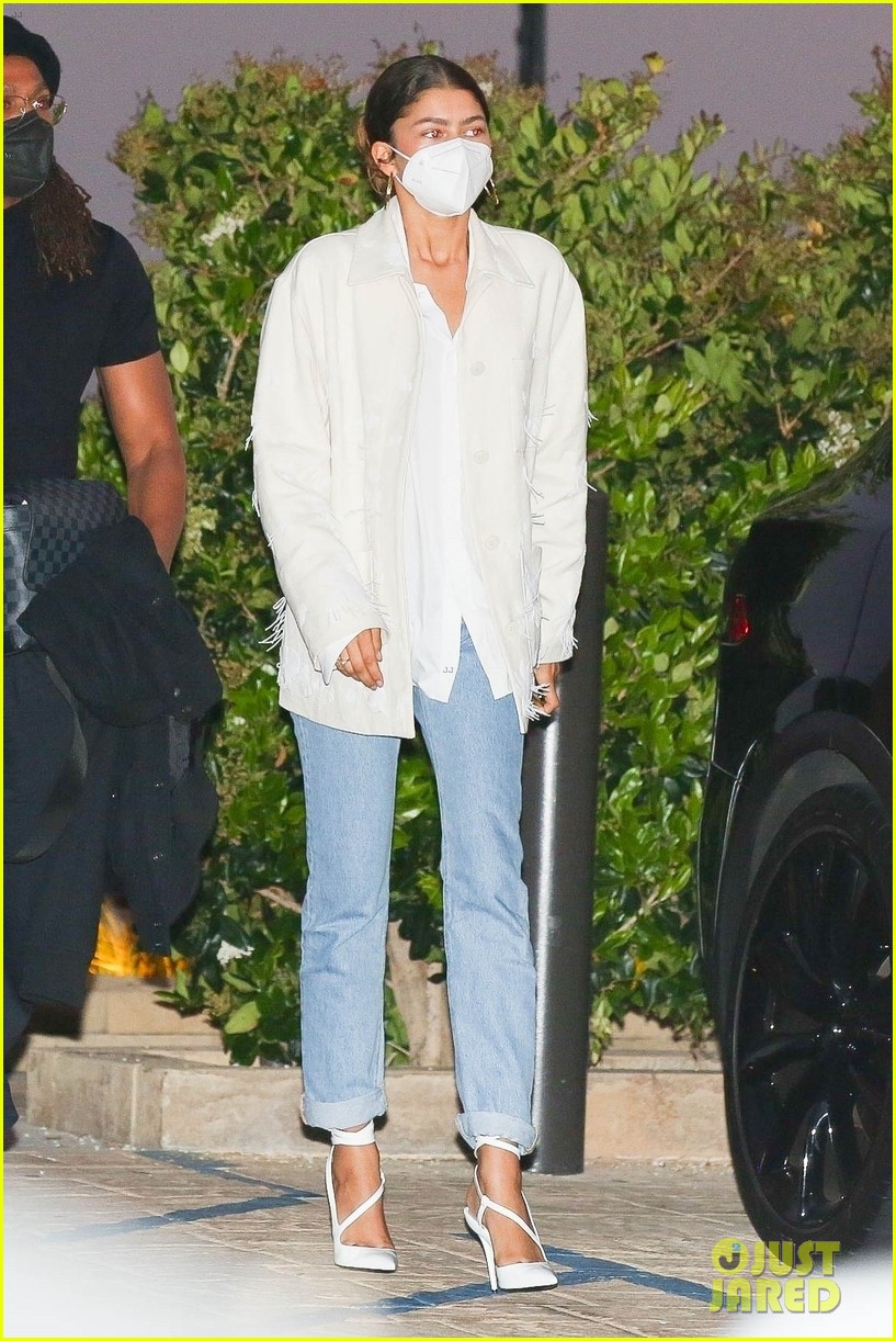 Zendaya Shows Off Chic Style During Dinner Date Out in LA | Photo