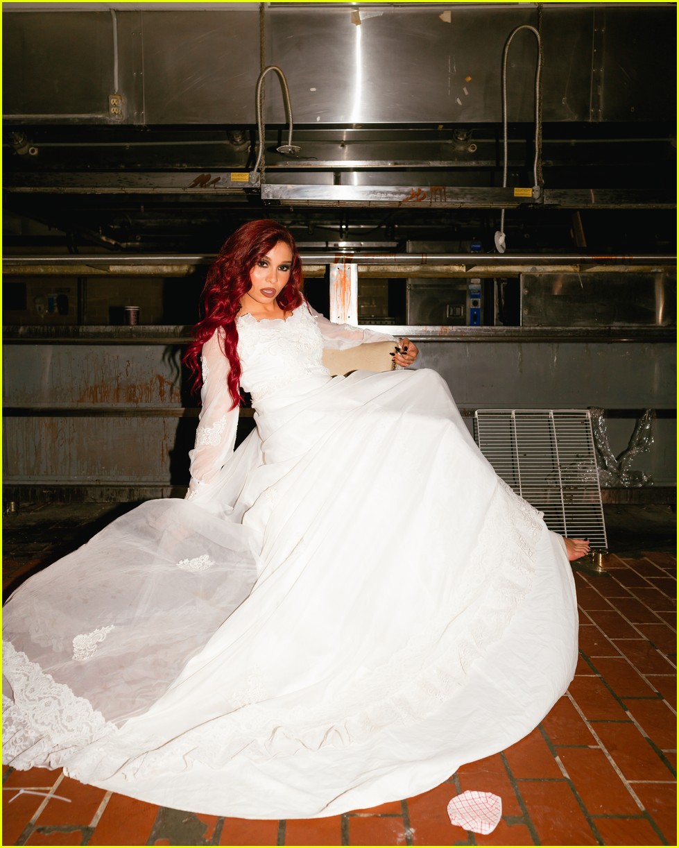 bella dose debut new she music video exclusive premiere 05