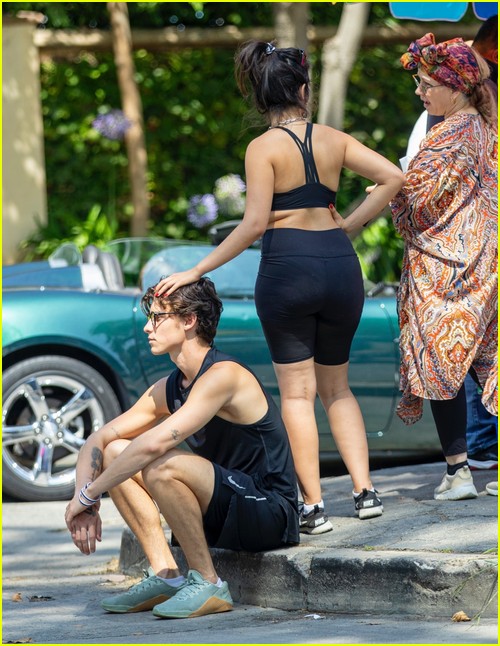 shawn mendes camila cabello look so in love on a stroll in la 21