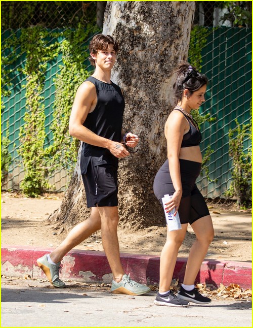 shawn mendes camila cabello look so in love on a stroll in la 31