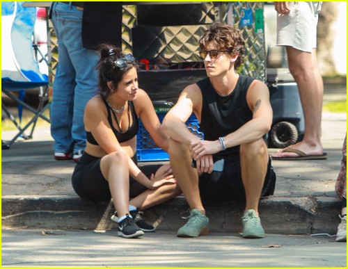 shawn mendes camila cabello look so in love on a stroll in la 38