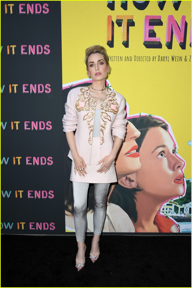 cailee spaeny premieres how it ends with zoe lister jones more 05