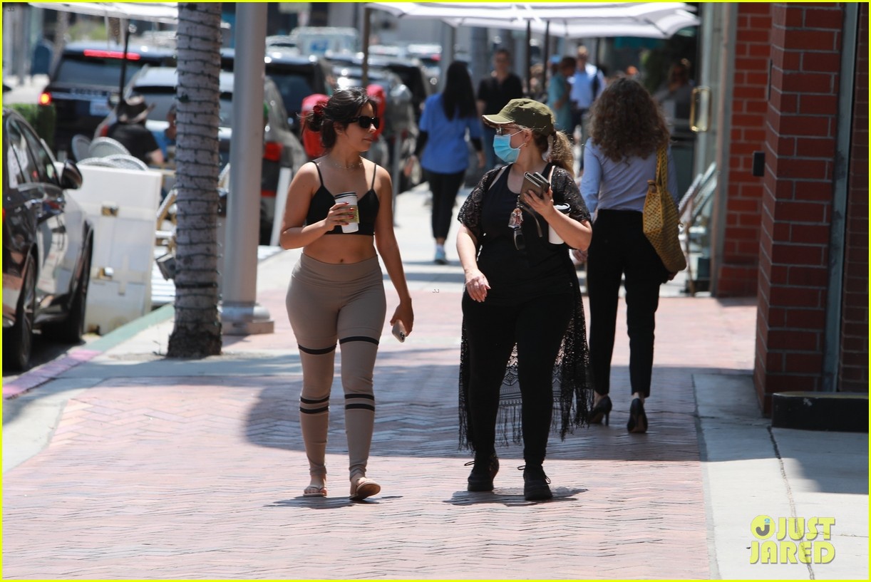 camila cabello quick jog with mom 03