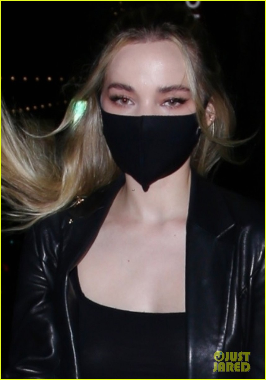 dove cameron supports valentina cy at los angeles concert 01