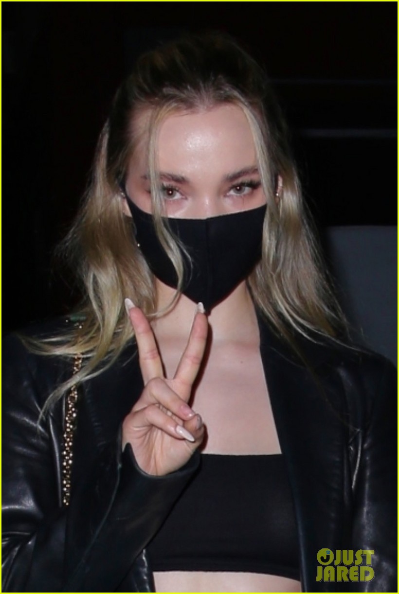 dove cameron supports valentina cy at los angeles concert 05