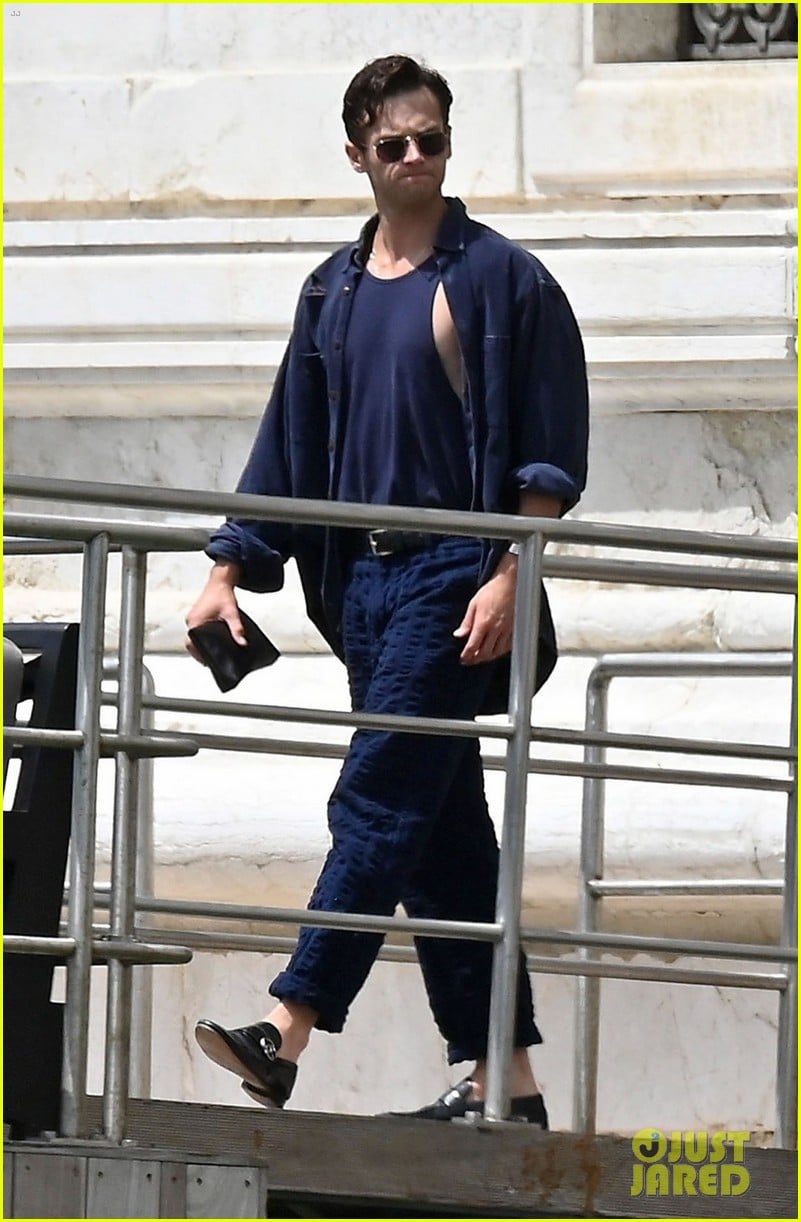 Brandon Flynn Steps Out to Do Some Sightseeing in Venice! Photo