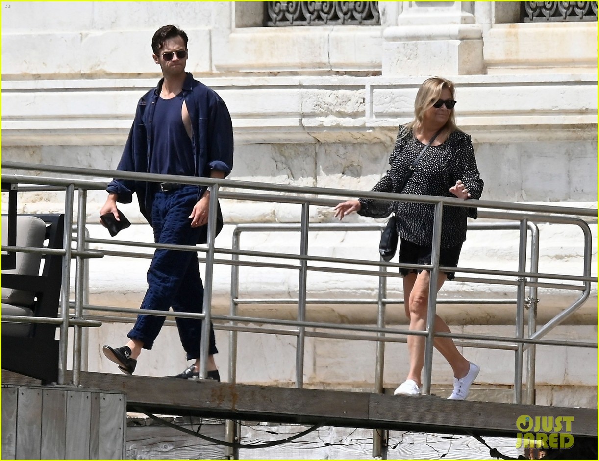 brandon flynn shows off his fit physique during day out in venice 07