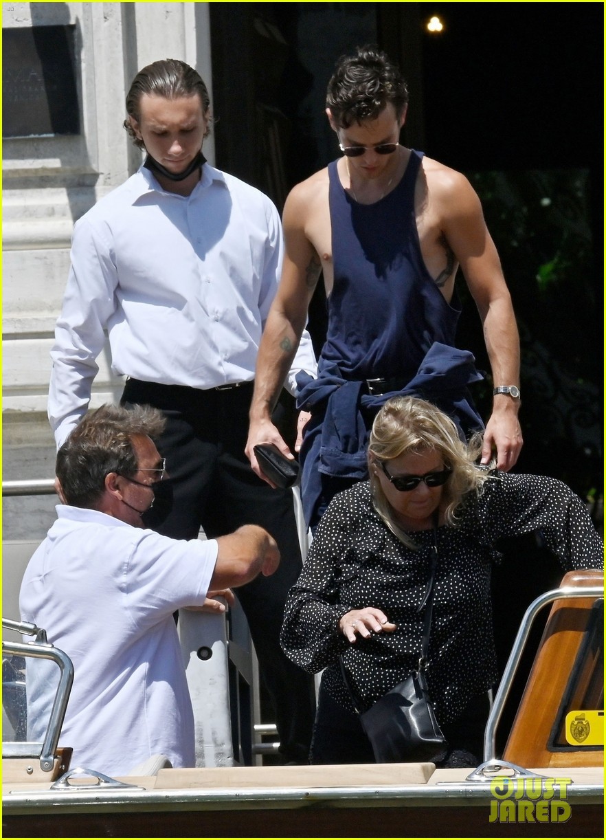 brandon flynn shows off his fit physique during day out in venice 12