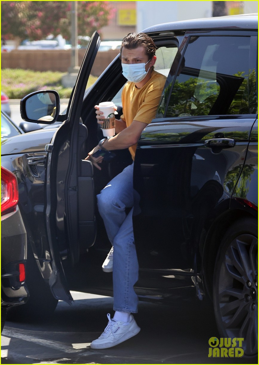 tom holland runs errands in la 07