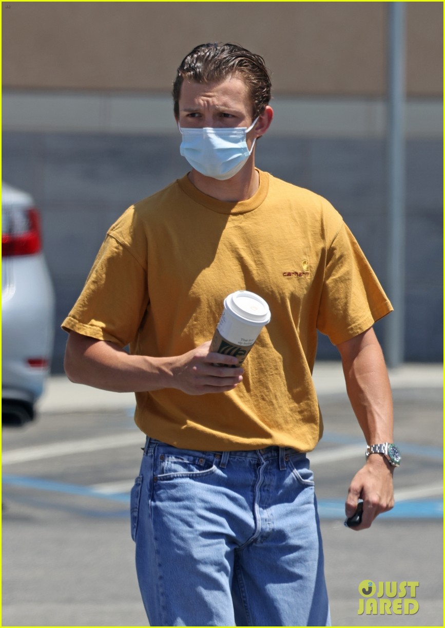 tom holland runs errands in la 20