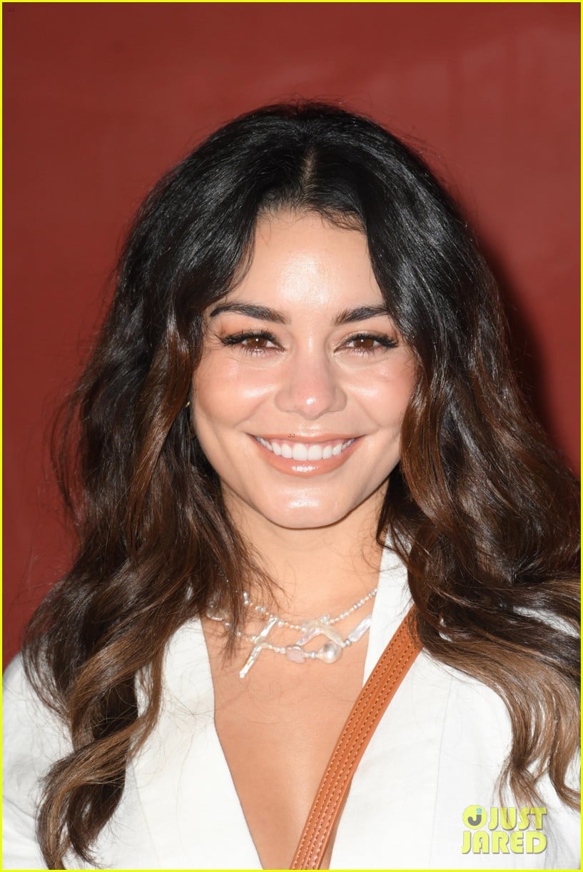 Full Sized Photo of vanessa hudgens elizabeth olsen filming italy