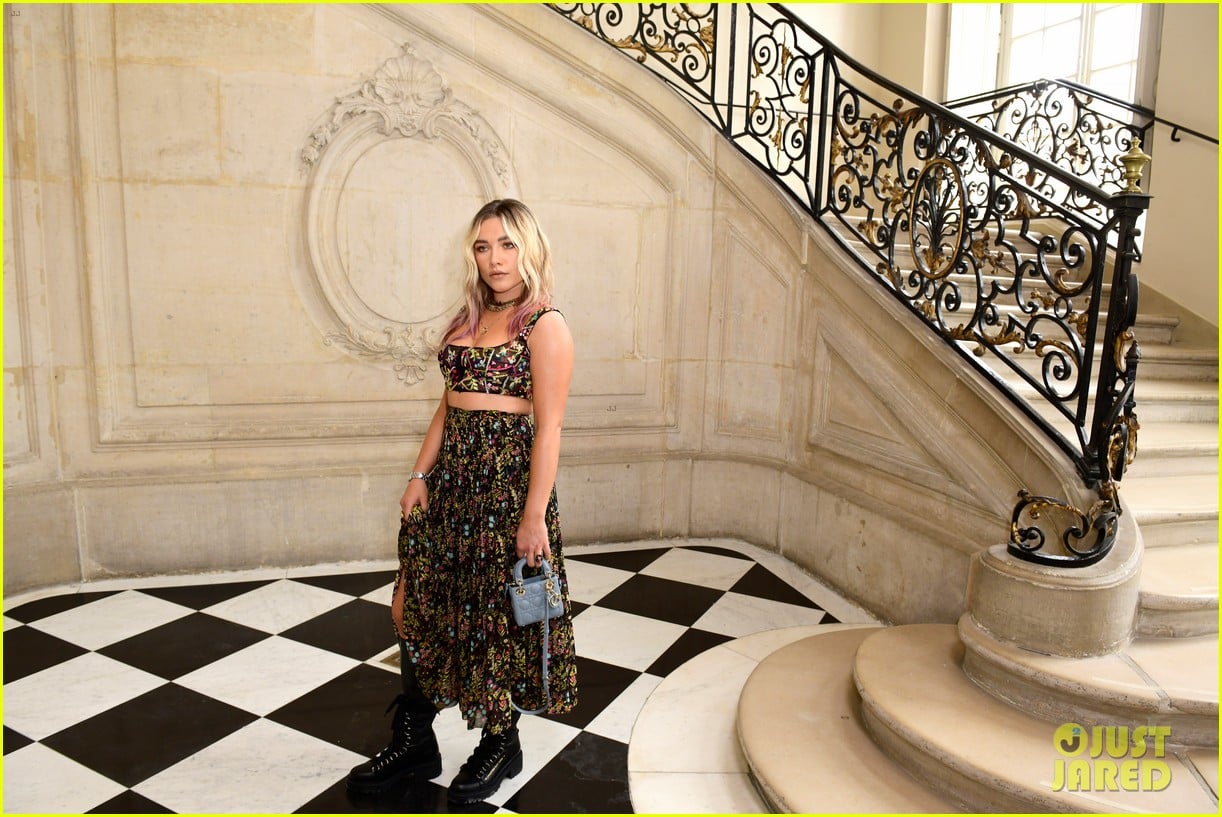 jennifer lawrence florence pugh sit front row at christian dior fashion show 11