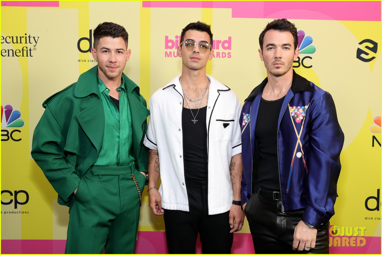 joe jonas reveals best style advice hes ever received 04