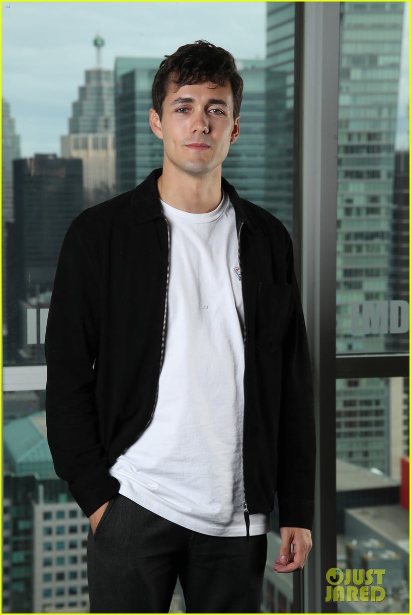 Jonah HauerKing Says Halle Bailey Is 'Absolute Magic' In 'The Little