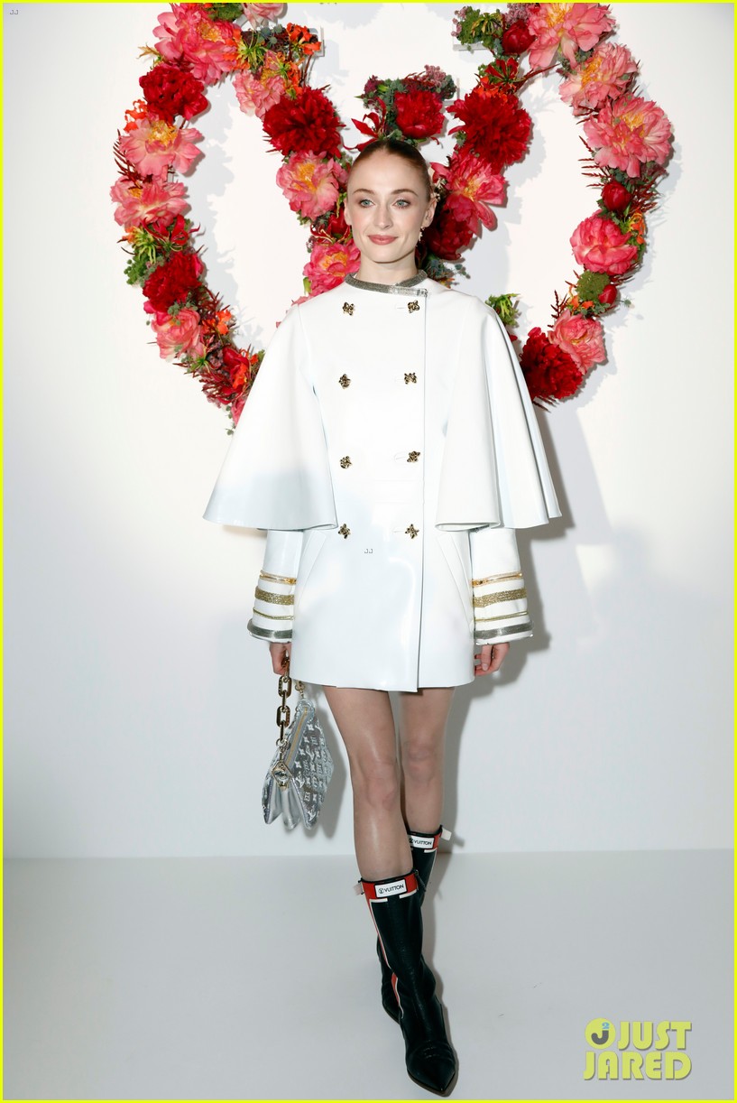 joe jonas sophie turner attend louis vuitton foundation event in paris 04