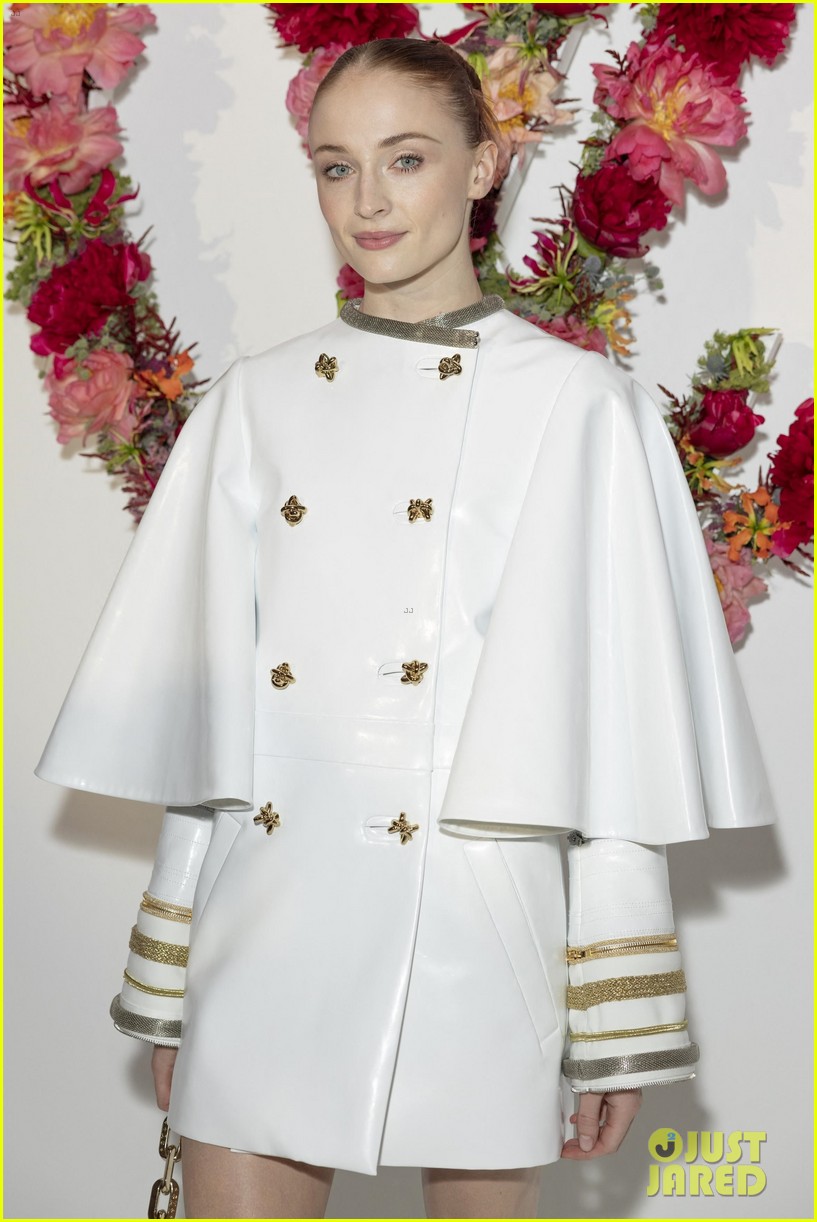 joe jonas sophie turner attend louis vuitton foundation event in paris 21
