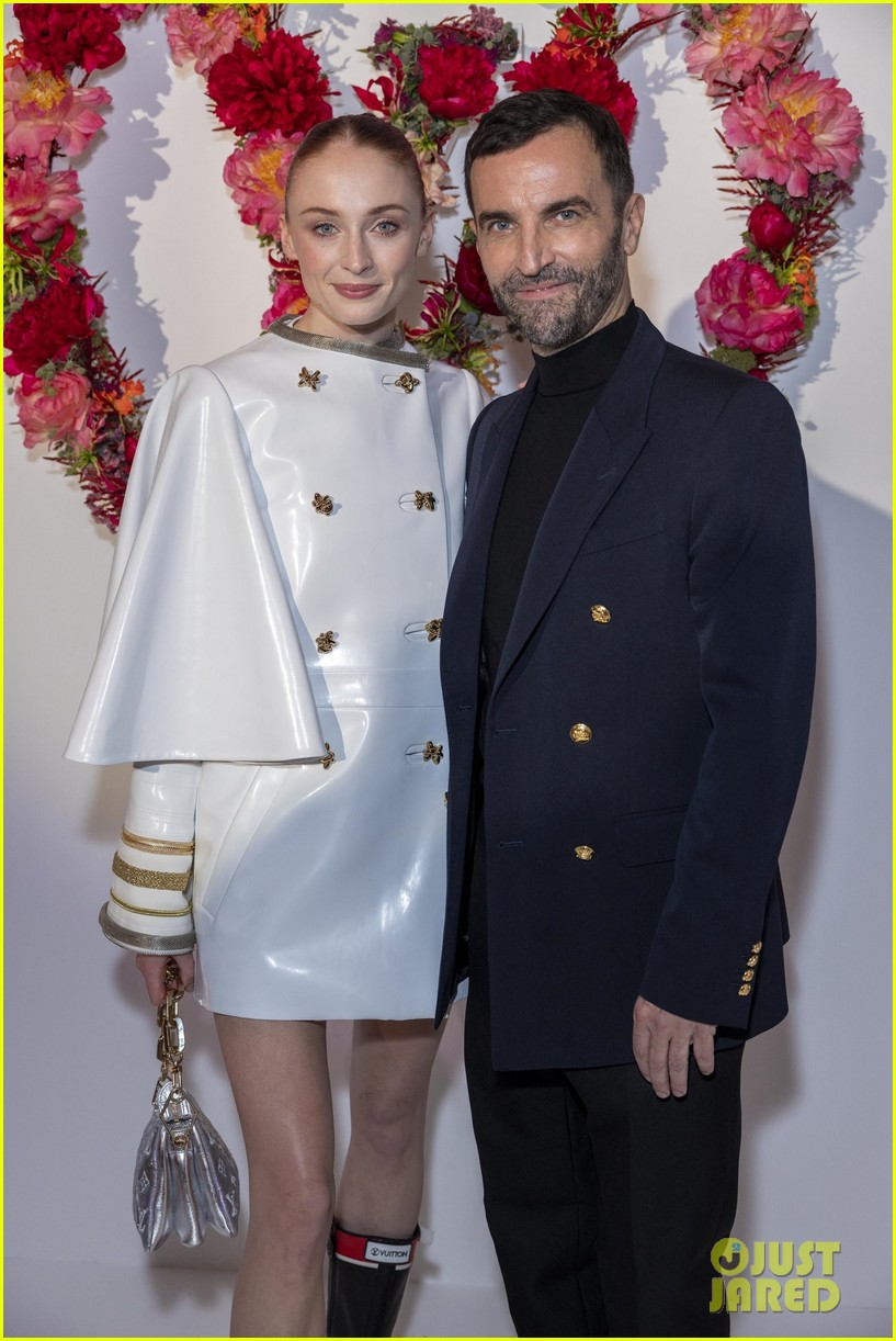 joe jonas sophie turner attend louis vuitton foundation event in paris 26