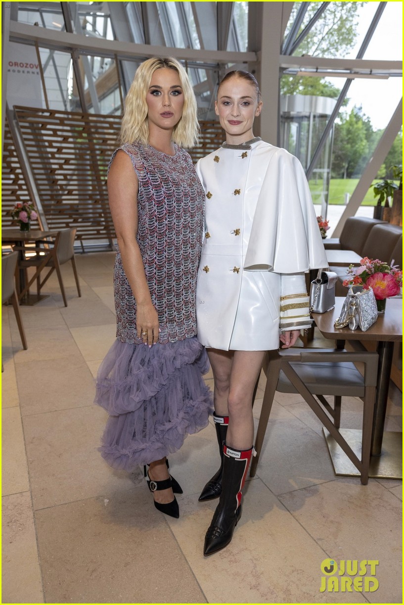 joe jonas sophie turner attend louis vuitton foundation event in paris 33