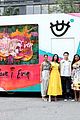 mindy kaling Maitreyi Ramakrishnan never have i ever premiere 06